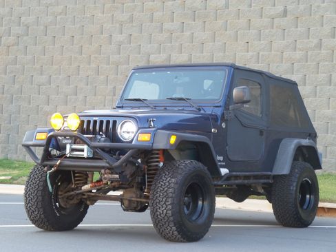 Used 2005 Jeep Wrangler Unlimited w/ Security Group image 26