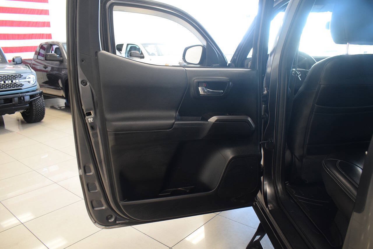 Used 2017 Toyota Tacoma TRD Sport w/ Tow Package (A/T) AWD/4WD image 52