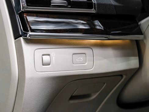 Used 2017 Volvo XC90 T6 Momentum w/ Convenience Package image 26