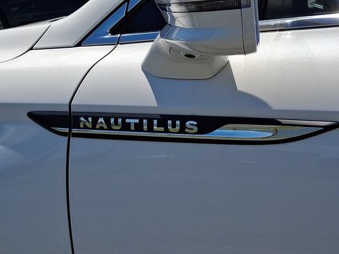 Used 2022 Lincoln Nautilus Reserve AWD/4WD image 32