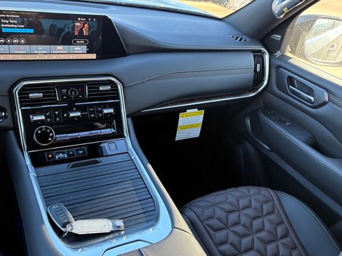 New 2026 Nissan Armada Platinum image 12