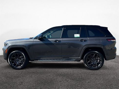 New 2025 Jeep Grand Cherokee Summit image 2