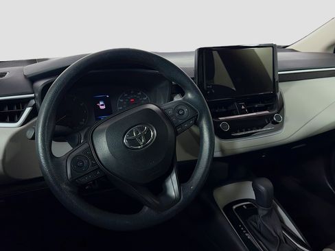 Used 2025 Toyota Corolla LE FWD image 18