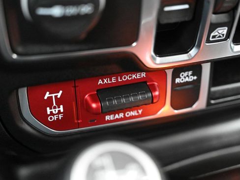 Used 2024 Jeep Wrangler Unlimited AWD/4WD image 34
