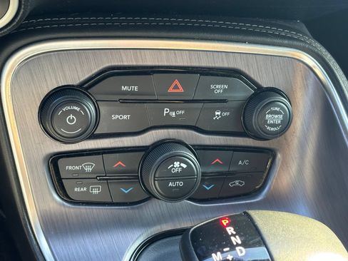 Used 2018 Dodge Challenger R/T RWD image 8