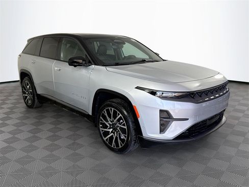 Used 2025 Jeep Wagoneer S Limited image 4