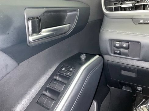 Used 2023 Toyota Highlander XSE AWD/4WD image 19