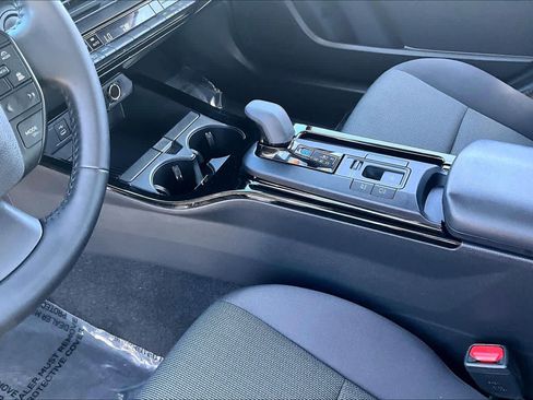 Certified 2025 Toyota Prius LE FWD image 16