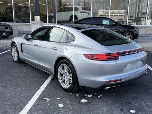 Used 2018 Porsche Panamera 4 image 2