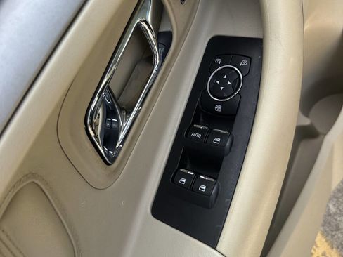 Used 2016 Ford Taurus SE FWD image 6