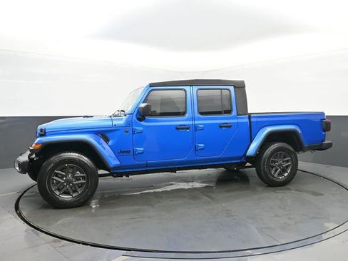 New 2025 Jeep Gladiator Sport image 2