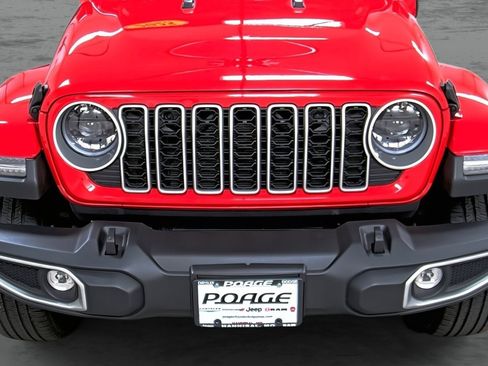 Used 2025 Jeep Wrangler Unlimited Sahara w/ Safety Group AWD/4WD image 16