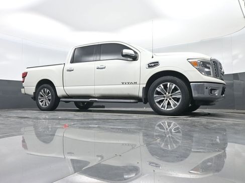Used 2017 Nissan Titan SL image 32