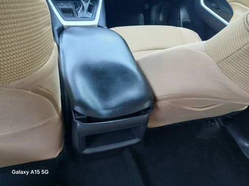 Used 2021 Toyota RAV4 LE FWD image 27