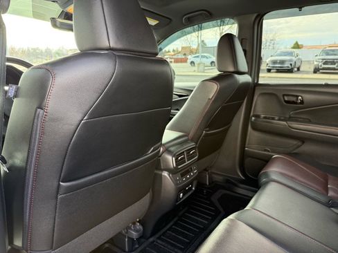Used 2025 Honda Passport Black Edition image 48