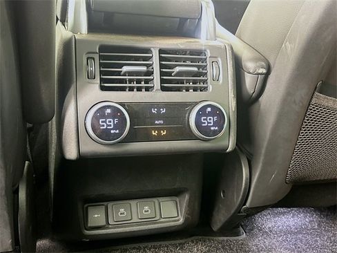 Used 2024 Land Rover Discovery S image 26