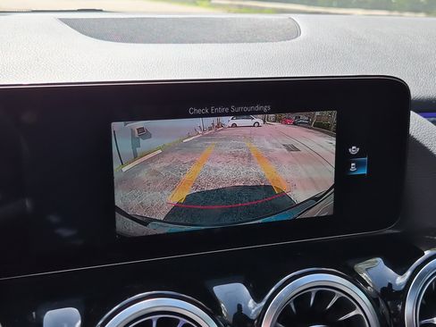 Used 2022 Mercedes-Benz GLA 35 AMG 4MATIC w/ Premium Package Lite image 29