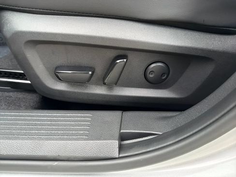 Used 2024 Nissan Rogue SV w/ SV Premium Package FWD image 16