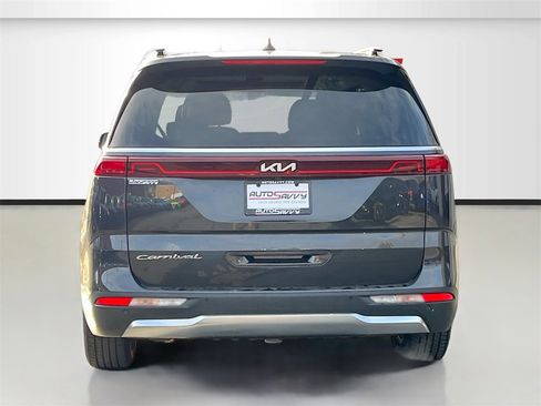 Used 2022 Kia Carnival SX Prestige image 6