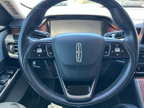Used 2022 Lincoln Aviator Reserve w/ Equipment Group 201A AWD/4WD image 3