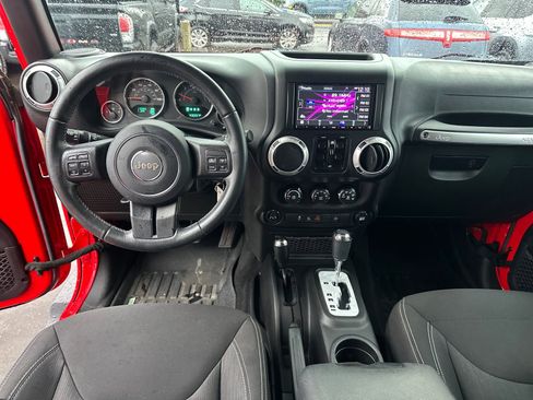Used 2015 Jeep Wrangler Unlimited Sahara w/ Connectivity Group image 12