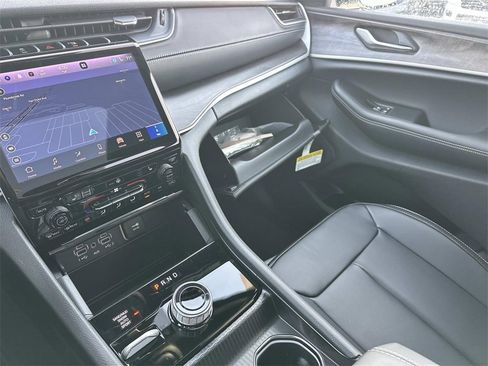 New 2025 Jeep Grand Cherokee L Limited w/ Black Appearance Package image 17