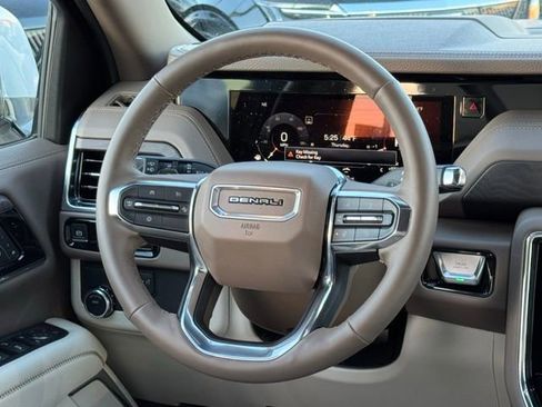 Used 2025 GMC Yukon XL Denali w/ Sun & Power Step Package image 30