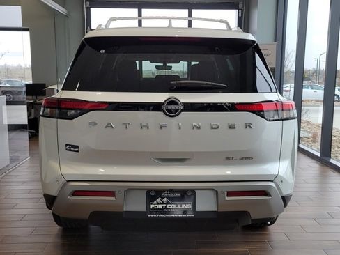 New 2025 Nissan Pathfinder SL image 3