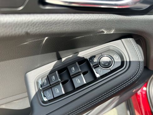 Used 2026 Porsche Macan image 22