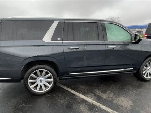 Used 2022 Cadillac Escalade ESV Premium Luxury Platinum image 2