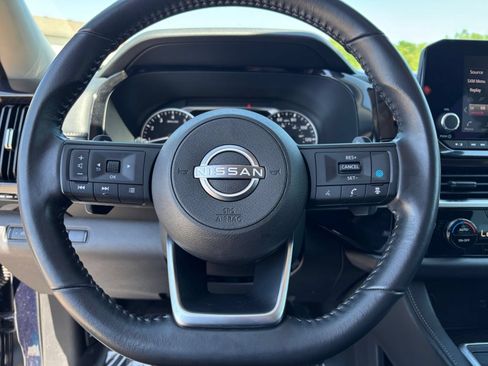 Used 2025 Nissan Pathfinder SV AWD/4WD image 30