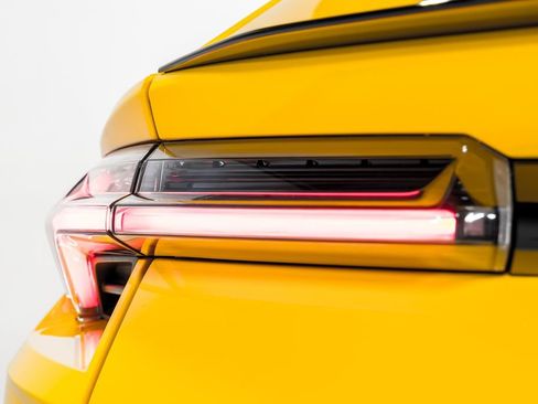 Used 2022 Lamborghini Urus AWD/4WD image 57