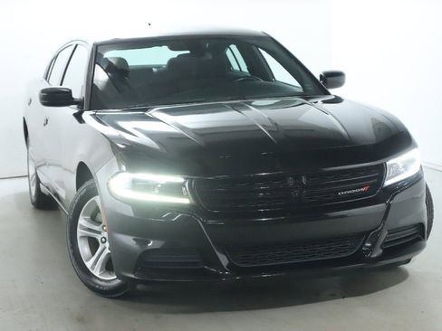 Used 2023 Dodge Charger SXT image 2