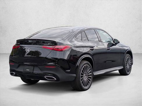 Used 2025 Mercedes-Benz GLC 300 4MATIC image 5