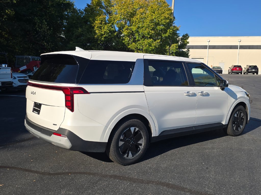 Used 2026 Kia Carnival LXS FWD image 3
