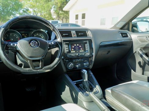 Used 2015 Volkswagen Jetta SE image 15