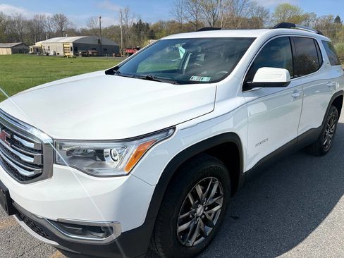 Used 2017 GMC Acadia SLT image 3
