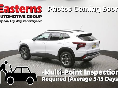 Used 2025 Chevrolet Trax LT FWD image 63