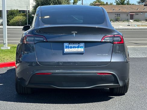 Used 2023 Tesla Model Y Performance AWD/4WD image 10