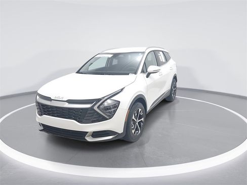 Used 2024 Kia Sportage EX image 3