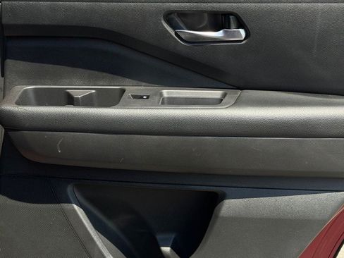 Used 2022 Nissan Pathfinder SV FWD image 26