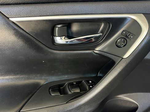 Used 2016 Nissan Altima 2.5 S w/ Power Driver Seat Package FWD image 10