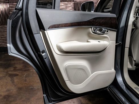 Used 2017 Volvo XC90 T6 Momentum w/ Convenience Package image 48