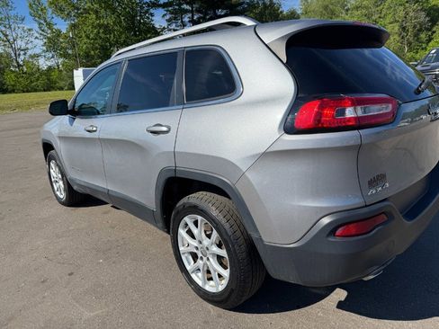 Used 2014 Jeep Cherokee Latitude w/ Cold Weather Group AWD/4WD image 10