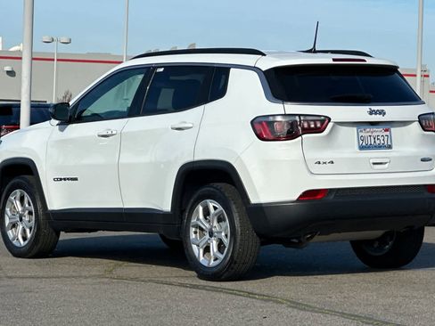 Used 2025 Jeep Compass Latitude image 7