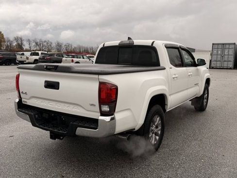 Used 2018 Toyota Tacoma SR5 image 3