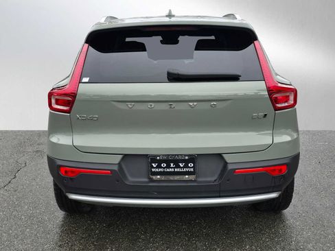 Certified 2025 Volvo XC40 B5 Plus image 4