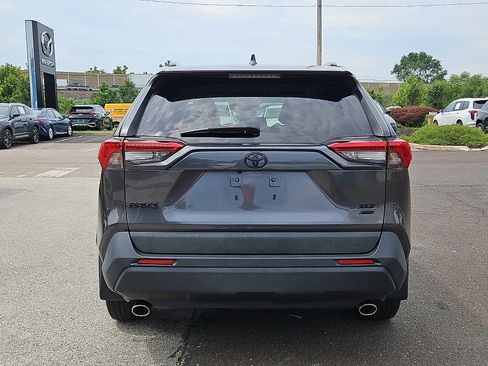 Used 2021 Toyota RAV4 XLE AWD/4WD image 5