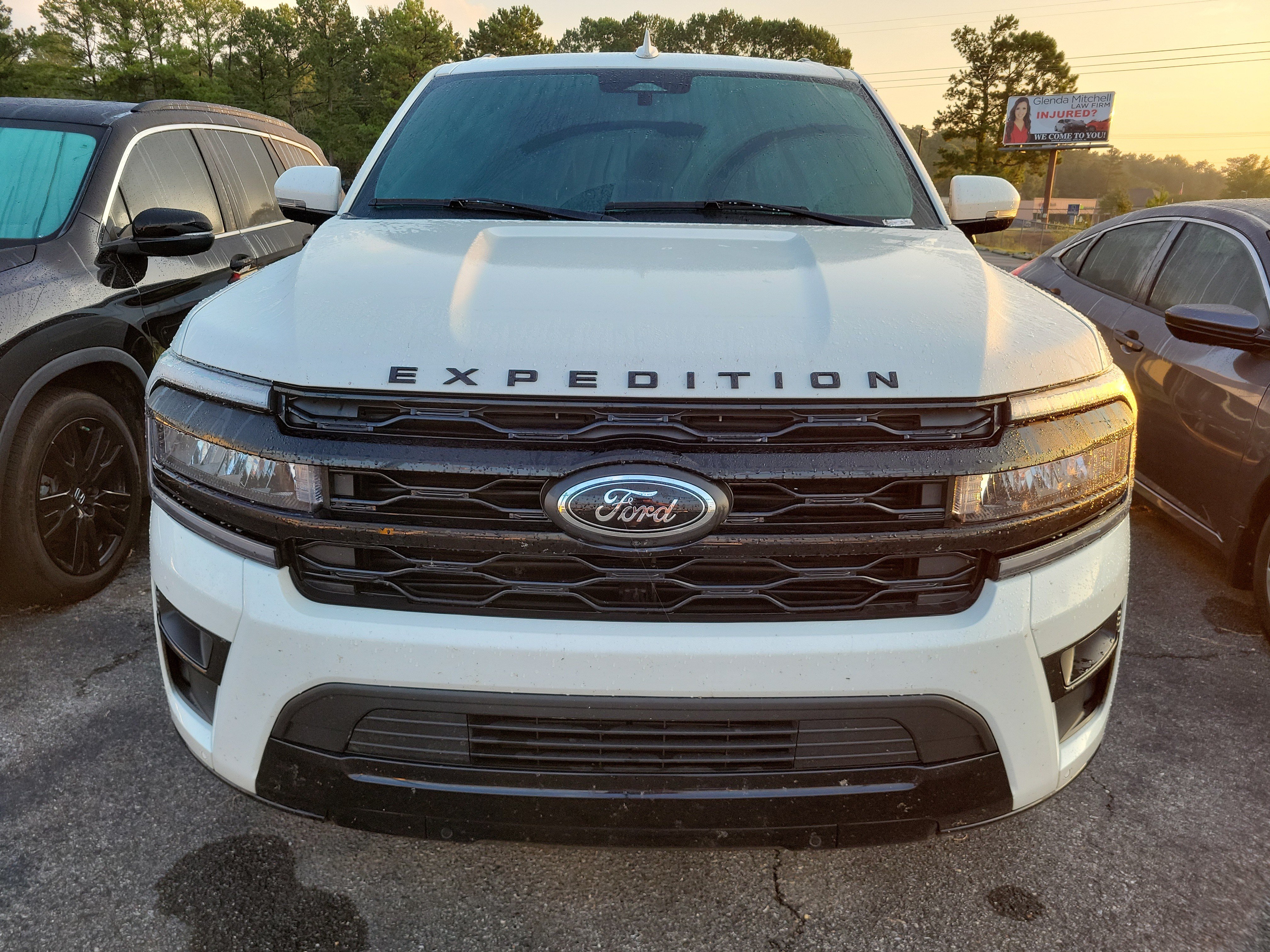 Used 2024 Ford Expedition Limited RWD image 2