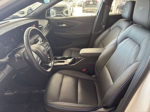 Used 2025 Buick Envista Sport Touring image 27